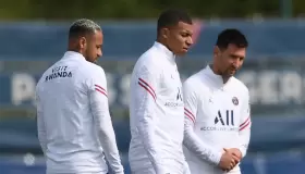 “انقسام غرفة خلع الملابس وخلافات بين نيمار ومبابي” .. هذا ما جناه ميسي على حديقة الأمراء