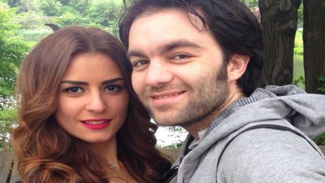 بالصور.. شريف رمزي ضحية أولاده في العزل الصحي