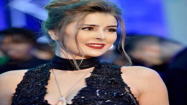 بالفيديو.. عائشة بن أحمد تتحدى الممل برقصة جديدة