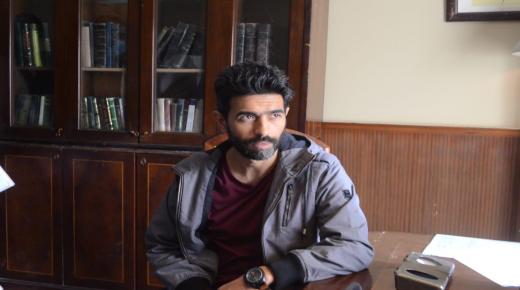 عمرو عابد ينشر صورا من مسلسله الجديد “القمر آخر الدنيا”