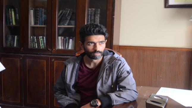 عمرو عابد ينشر صورا من مسلسله الجديد “القمر آخر الدنيا”