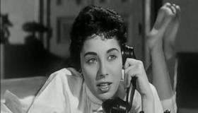 لبنى عبد العزيز: تأثرت كثيرا بوفاة نادية لطفي وماجدة الصباحي