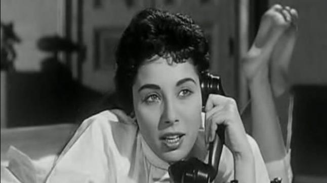 لبنى عبد العزيز: تأثرت كثيرا بوفاة نادية لطفي وماجدة الصباحي