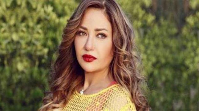 ليلى علوي تنعي طليقها منصور الجمال بعد وفاته