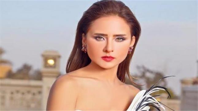 بالفيديو.. نيللي كريم تروج لمسلسلها الجديد “100 وش”