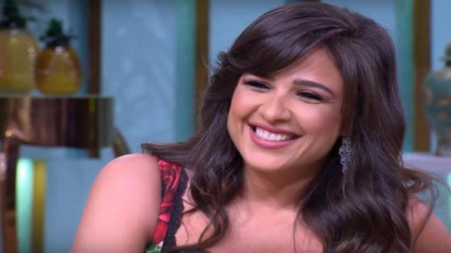 بالصور.. شاهد كيف روجت ياسمين عبد العزيز لمسلسلها الجديد